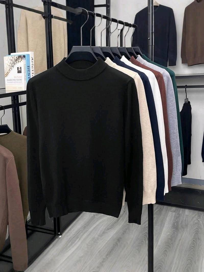 أناقة لا تُضاهى: بلوزة الـ "هاينك" الكلاسيكية (أبيض وأسود)
هل تبحث عن القطعة الأساسية التي تجمع بين الدفء، الأناقة العصرية، والراحة المطلقة؟
نُقدم لك بلوزة الـ "هاينك" (High-Neck) بتصميمها الكلاسيكي الراقي، المتوفرة بلونين يمثلان قمة الفخامة والتنسيق السهل: الأسود الغامق والأبيض الناصع. هذه البلوزة هي الإضافة المثالية لخزانة ملابسك الشتوية والخريفية، حيث تضمن لك مظهرًا مصقولًا وجذابًا سواء كنت في اجتماع عمل، أو لقاء مسائي، أو نزهة غير رسمية.
جودة وخامة لا مثيل لها
صُنعت هذه البلوزة من خامة فوول ليكرا درجة أولى، مما يمنحها مرونة فائقة وقدرة على التكيف مع شكل الجسم بشكل مثالي، دون أن تفقد شكلها. تضمن لك هذه الخامة:
راحة فائقة: ملمس ناعم ولطيف على البشرة، مما يجعلها مثالية للارتداء طوال اليوم.
مرونة كاملة: تسمح بحرية الحركة المطلقة وتمنحك شعورًا بالدفء دون الشعور بالضيق.
متانة طويلة الأمد: تتحمل الغسيل المتكرر وتحافظ على لونها وجودتها لفترة طويلة.
متوفرة بأربع قياسات لتناسب الجميع:
لضمان حصولك على المقاس المثالي الذي يبرز أناقتك، تتوفر البلوزة بالقياسات التالية:
L
XL
2XL
3XL
خيارات التوفير والعرض الخاص:
نُقدم لك خيارًا اقتصاديًا يتيح لك الاستمتاع بكلا اللونين الأساسيين لتنسيقات لا حصر لها:
سعر القطعة الواحدة: 8,000 دينار
سعر القطعتين: 15,000 دينار (اطلب الأبيض والأسود الآن ووفر!)
لا تفوّت فرصة الحصول على هذه البلوزة الأساسية والأنيقة التي تُعد استثمارًا حقيقيًا في أناقتك اليومية.