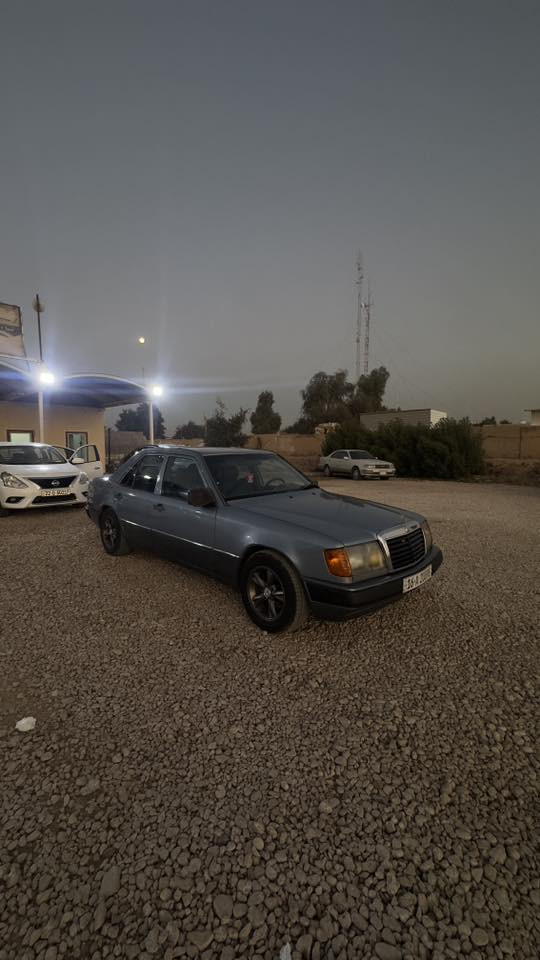 سلام عليكم
مارسيدس دب موديل 1988 مصبوغه عام 
  قواعد دبل جدد لامصلحات ولاملعوب بيهن براكيت وشواصي نظاف حداديده جديده منفوظه من الطول للطول 
محور مكينه وكير ياباني رياضي  لاصرف ولاتنقيص ولابخار
بطيخات للصالنه وكعكات جدد 
تخم تاير جديد ويل كب رياضي جديد لافطر ولاعواج 
غرفه نظافه 80‎%‎ 
فتحة سلايد شغاله 
جعمقه جديده 
منضومة بانزين جديده ستوني مسويله ادامه 
سيرفس كامل للمكينه بلكات وبخاخات ودكشن بارد جديد راديتر ستوني مبدله جديده تبريد نقصه فقط غاز لان الولف طاك ومسرب الغاز كافة تفاصيلهه مذكوره وتجي وتشوف بعينك للاستفسار خاص او الاتصال *********** 
السعر 65$$ ورقه مكان السياره النجف او كربلاء
