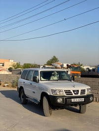 نيسان باترول 2002، لون أبيض. الرقم والسَنوية مجددة.  السيارة غير مسجلة...