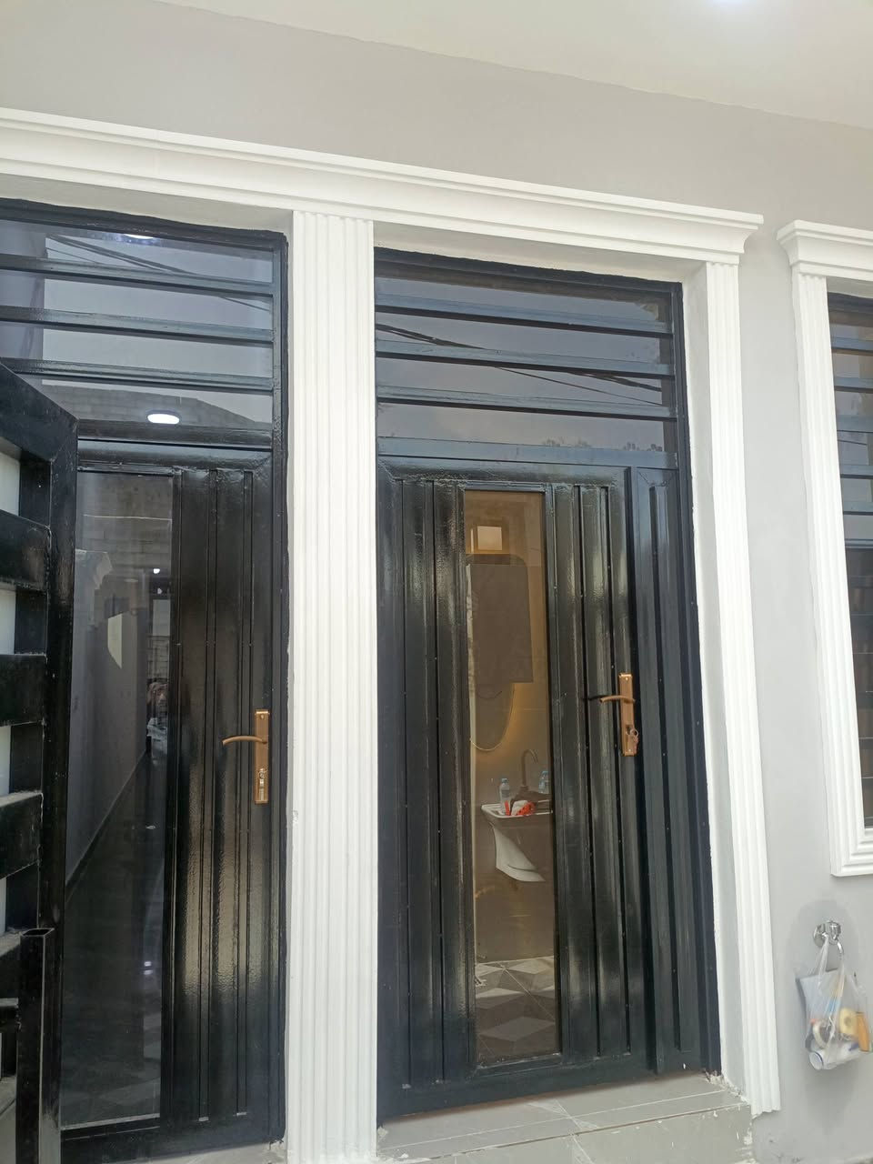 بسم الله
دار للبيع التحرير الزراعي محمد ليلئ 
الجزء الاول 
المساحه 100متر 5*20. قاطين فول مواصفات 
كامل كلشي شارع بعرض 10متر 
القاط الاول ستقبال وصاله ومطبخ وغرفة نوم وصحيات 
القاط الثاني غرفتين نوم وصاله وصحيات وسطح خارجي سيراميك 
موضح بالفيديو 
الاتصال ***********
