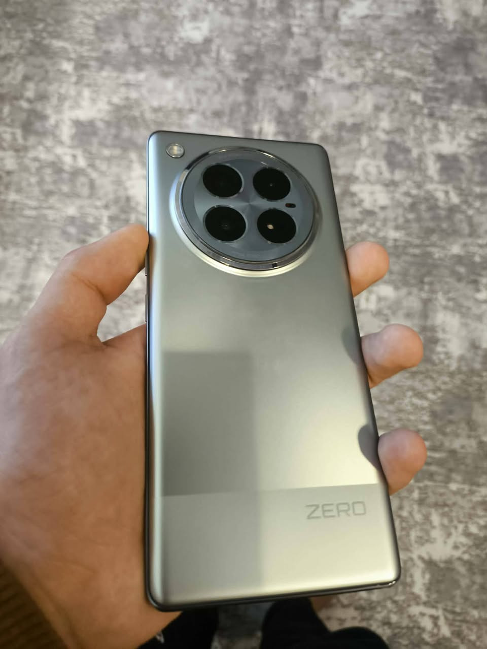 INFINIX Zero 40 5G
(مو للبيع فقط مراوسه ب ايفون او نزل الي عندك وشوف
​شباب عندي هذا الجهاز نظيف حيل واستعماله راقي، المواصفات الأساسية:
​الذاكرة: 512 جيجا (تنسى شي اسمه ذاكرة ممتلئة).
​الرام: 24رام (سريع حيل وما يعلق).
​المعالج: Dimensity 8200 Ultimate (وحش بالألعاب والأداء).
​ملاحظات:
​البيع للجهاز فقط (بدون ملحقات).
​الجهاز بي شخط بسيط بالشاصي (موضح بالصور) وما يأثر على الاستخدام ولا يبين بالكفر.
المكان: كركوك حي العسكري.


**إذا كنت صاحب هذا الإعلان وتريد حذفه لأي سبب، رجاءا أرسل رسالة إلى الدعم الفني**