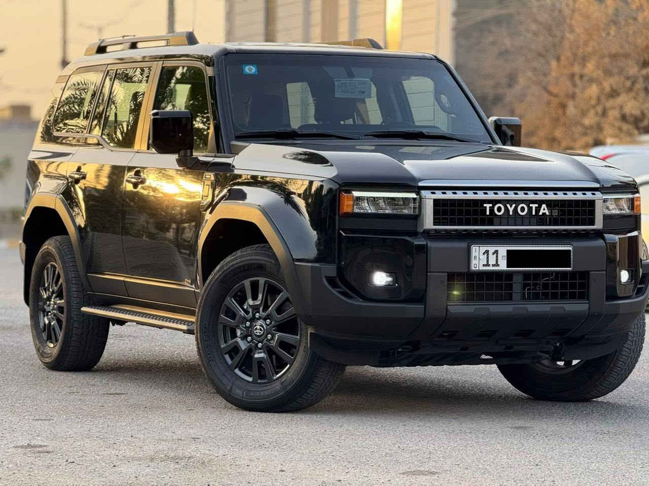 السلام عليكم اخوان
برادو R1 موديل 2024 وكالة شركة ساز اللون اسود كل تبديلاته وصيانته بالشركة مكفولة كفالة عامة مغلفة السيارة بي بي اف ماشيه 19 الف السيارة بسمي تحويل مباشر مكانه بغداد السيدية السعر 43800$ للاستفسار الاتصال*********** 
المواصفات 
مكينة 4 سلندر 2000 توين تيربو / فور ويل / كشنات كهرباء / حساسات امامي خلفي / كامرا خلفيه / شاشة / ثلاجة وسطية / تشغيل عن بعد / وبعد هواي مواصفات

