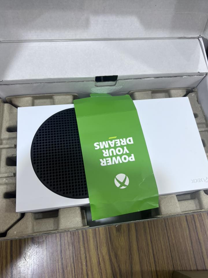 سلام عليكم جهاز اكس بوكس سيرس جهاز كامل بدون اي نقص مع اشتراك كيم باس ٣ اشهر مامفتوح شرط مع يو بي اس للبيع كامل سعر 360الف مكاني بغداد الشراي يراسلني خاص لل يعلق ***********
