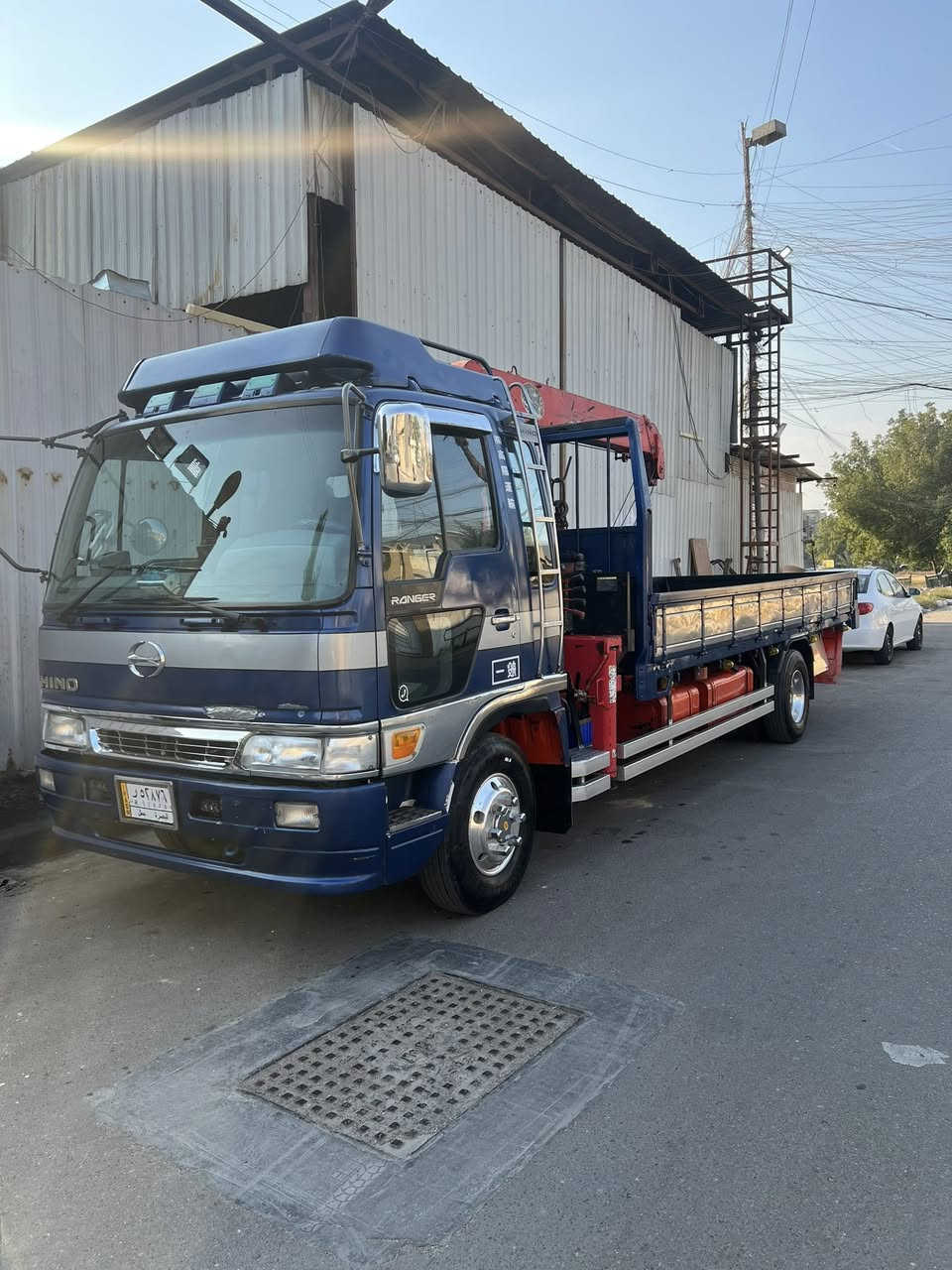 السلام عليكم
البيع هينو انكر
كرين سلايتين نص مخالف مكفول
كرين مكفول من الكسر وفطر 
شاصي مكفول 
مكينة80 عادي لا بخار ولا تنقيص 
السيارة جاهزة الشغل تخم تاير
موديل 2000 بل سنوية كرين 
عنوان بغداد شارع فلسطين 
سعر 255 $وبيه مجال
رقم صاحب السيارة
***********
***********@
