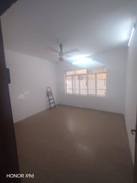 بيت للإيجار • حي البكر • ٢ غرف