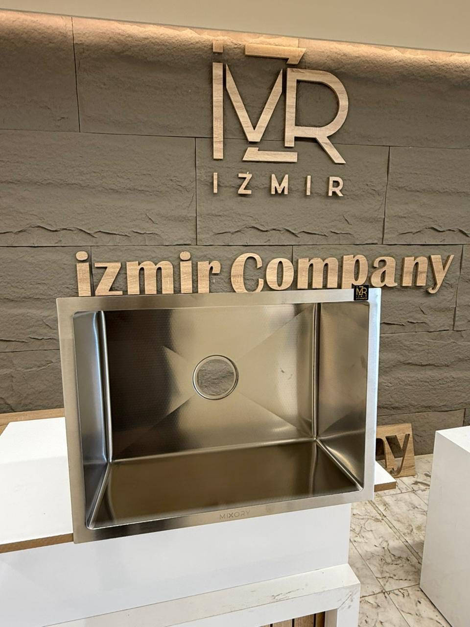 زبائننا الكرام
يتوفر لدى شركة ازمير أحواض بالمواصفات التالية:

🔹 حوض قياس 60×45
✔️ سمك 4 ملم حقيقي

▫️ مع مسطرة — السعر 30,000 دينار  🔥🔥
▫️ بدون مسطرة — السعر 25,000 دينار 🔥🔥

جودة مضمونة 💪
أسعار جملة الجملة 🔥

🏠 شركة ازمير – الفرع الاول 
📍 كربلاء – طريق الحر – مقابل مدينة ألعاب نوارس كربلاء
📞 ***********
📞 ***********
📞 ***********

🚪 شركة ازمير – الفرع الثاني
📍 كربلاء – طويريج – الشارع الحولي – قرب جسر الرشيدة
📞 ***********
📞 ***********
📞 ***********

� شركة ازمير – الفرع الثالث
📍 كربلاء – قرب جامعة فريحة – فرع البنزين خانه
📞 ***********
‏📞*********** ‭
📞 ***********
📞 ***********
