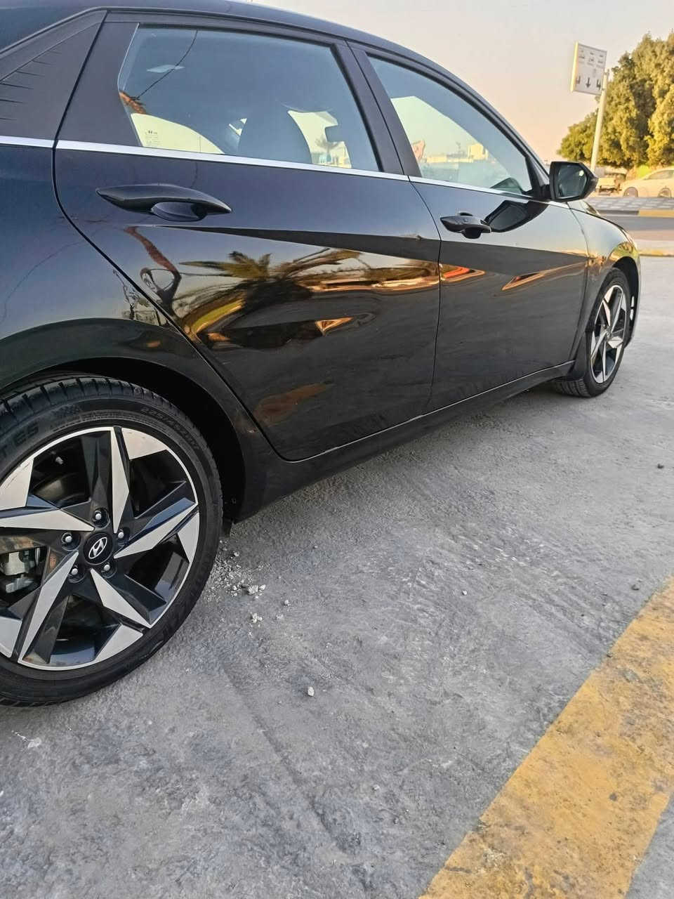 السلام عليكم
النترا هايبرد 23 
السيارة فول حادثها دعامية تعتبر كلين 
رايد اراوسها ويا byd 
مكاني بغداد 
***********
