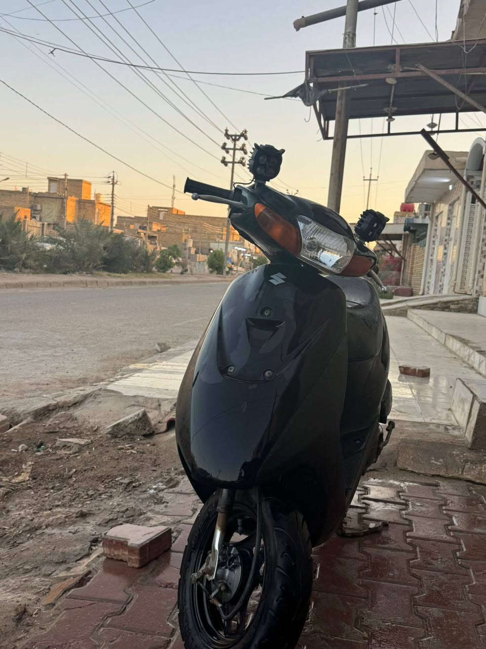 سلام عليكم
دراجه ساسوكي جديده دراجه نضيفه 
ما مفتوحه  دراجه بعدها عله وضع الشركه 

كهربائيات كلها جاهزه تشتغل سلف 
 دراجه اوراق السعر 350
المكان ميسان حي الحسن العسكري 
***********
