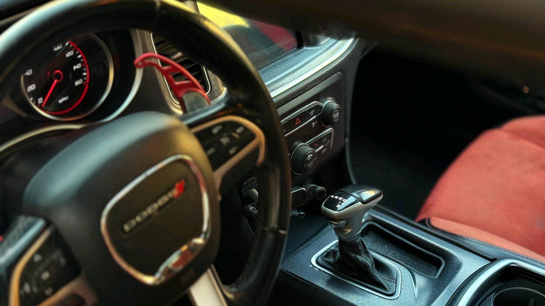 السعر (((((( 154 ورقه )))))) وبيها مجال للطيبين سياره ((( صبغ عام)))
دوج جارجر 2017 لون احمر 
ويل 20 نجمه خسفه قويه
محرك هيمي 5700    V8
شاشه جبيره
كشن كهرباء وتدفئه
اكزوز طرب بلادي قطره لحيم او تحوير مابي
لا حجر بيئه ملغي ولا شي
تخم تاير نظيف
تبريد تدفئه جاهزه
صدر نص عمر

مستعجل للبيع فقط
عمر ***********






