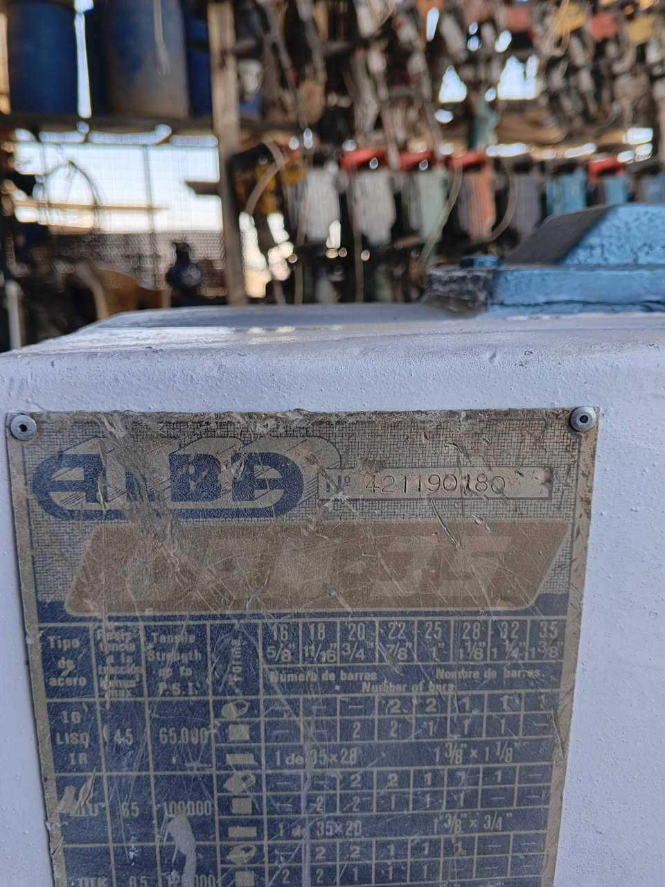 🛑 إعلان بيع: مقص شيش ALBA CRM-35 إسباني أصلي 🛑
​السلام عليكم ورحمة الله وبركاته..
للبيع قاطع (مقص) شيش حديد التسليح غني عن التعريف، مال عمل وشغل ثقيل:
​⚙️ المواصفات والمميزات:
​المنشأ والماركة: ألبا (ALBA) إسباني أصلي قح، مو تقليد.
​الموديل: CRM-35 (يقص لغاية قطر 35 ملم بالراحة).
​الحالة: الماكينة بنظافة ممتازة، جاهزة للشغل مباشرة، المحرك والتروس واللقم (الفكوك) كله بحالة ممتازة وبدون أي نقص أو عيوب.
​الوزن والقوة: هيكل ضخم ومتين جداً (وزنه يقارب الـ 400 كيلو)، مصمم للتحمل الشاق في السكلات وورش الحدادة والمشاريع الإنشائية.
​💵 السعر:
​السعر المطلوب: 15 ورقة (1,500$ دولار أمريكي)، وبيه مجال للشراي  ما نقصر وياه.
​📞 للاستفسار والتواصل:
​المكان متواجد في بغداد / التاجي، ولمن يرغب بالشراء أو المعاينة يرجى الاتصال على الأرقام التالية (متوفر واتساب):
​📱 ***********
​📱 ***********
​يا الله، بارك للبائع والمشتري.
