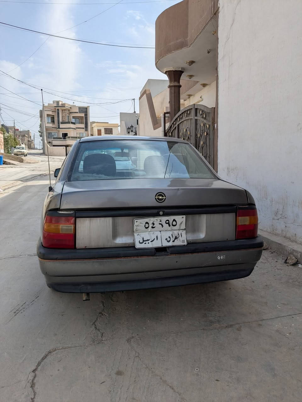 اوبل فكترا موديل 1990 محرك 18 سقف سلايد و بيه دفتر بنزين و سنوية ساقطة و شرط غرامة و تحويل سعره 35 و بيه مجال مكاني كركوك.
***********
