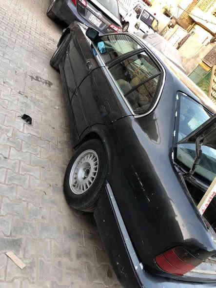 سلام عليكم اخوان 
بي ام دبليو 525 موديل 1989 اسود فاتح مكينة 6 مسكر كير عادي رقم بغداد عنواني بغداد شعلة السيارة بيها نقوصات بسيطة مثل تك دبل امامي ايسر واكف درام شفت تعبان وعدسه مال كلوب الامامي مكسورة يعني بختصار يرادلها ترتيبات ع كد ورقة تكعد تمام عارضها 38 وبيها مجال ع كد الجية السيارة 3تايرات جدد شادلها السيارة لا تبخير ولا تنقيص يعني متحك راسك والسوك كلشي بي اذا متقرء المنشور كامل لاتخابرني مامتواجد ع فيس قليل جداً 
هاتف ***********
