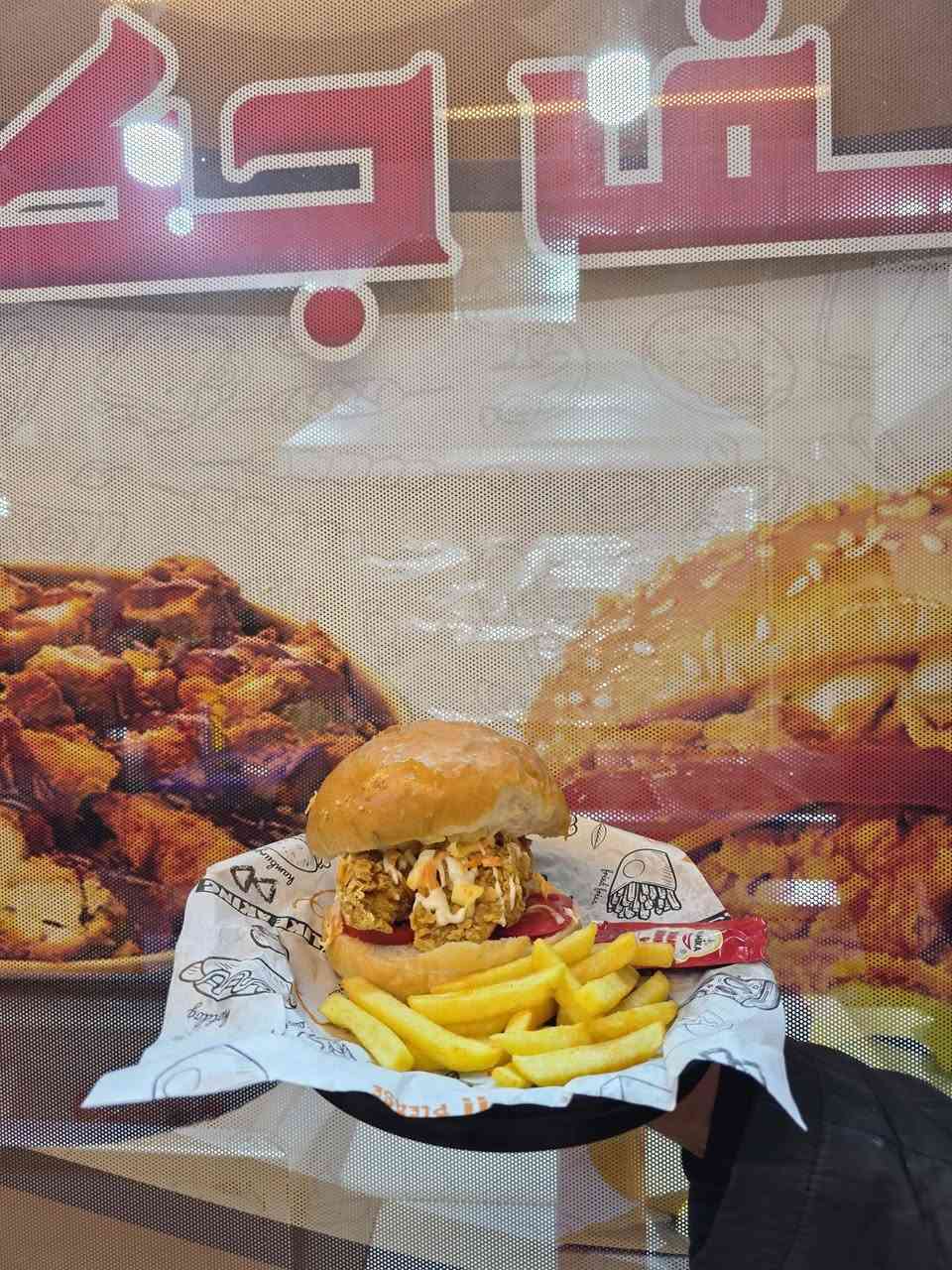 ارخص وافضل مطعم للوجبات السريعة في موصل مطعم كيف جكن في حي سكر للتواصيل *********** . *********** #اكلات_سريعة
