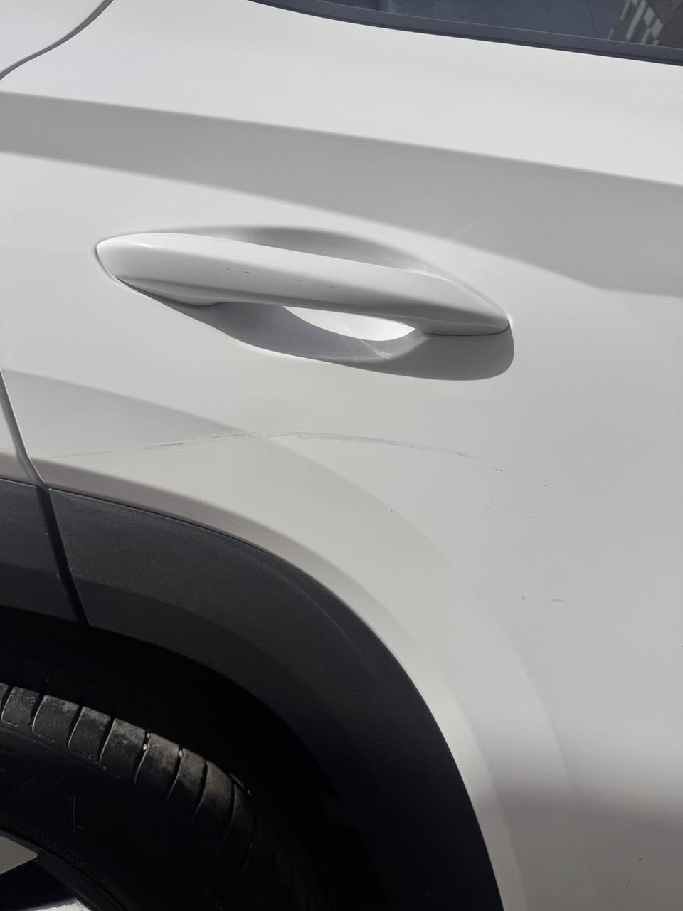 السلام عليكم بيع مستعجل توسان خليجي 23 فول 1/1 
 ماشيه 58 جديده بيها ضربه وهيه واكفه وهذا السونر  مصلحه بارد وبيها صبغ كد شبرين 
السعر 197$ ***********
