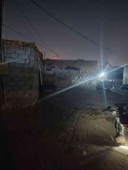 عرصه للبيع مساحه 120م شارع المطار صوب الايسر قرب اسواق فدك قريبه على شارع سند 35 قرار بلديه سعرها 4 مليون الرقم ***********
