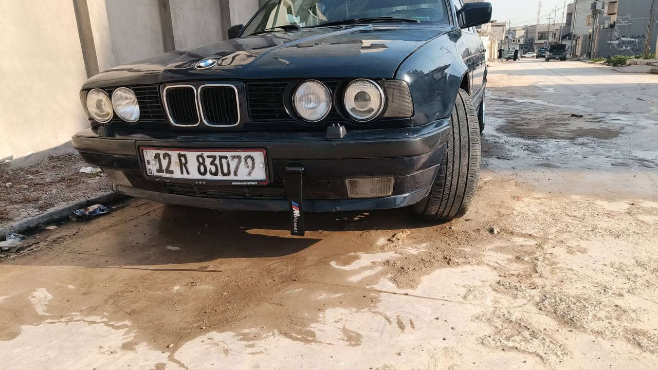 السلام عليكم بي ام دبليو للبيع موديل 91 حجم 525 وارد اوربي يعني بدون تبريد  اصل محرك كبس كير عادي محرك وكير نضاف كوبون بانزين بيها سنويه لل 2030 مصبوغة عام جمالية حادثها جاملغ امامي عكس السايق ومبدل بدون دواخل السعر 44 السيارة كدام العين يرهم مراوس حسب القناعة للأستفسار *********** السيارة كلشي ذكرت بيها لا تفوت وتكلي شبيها مابيها
