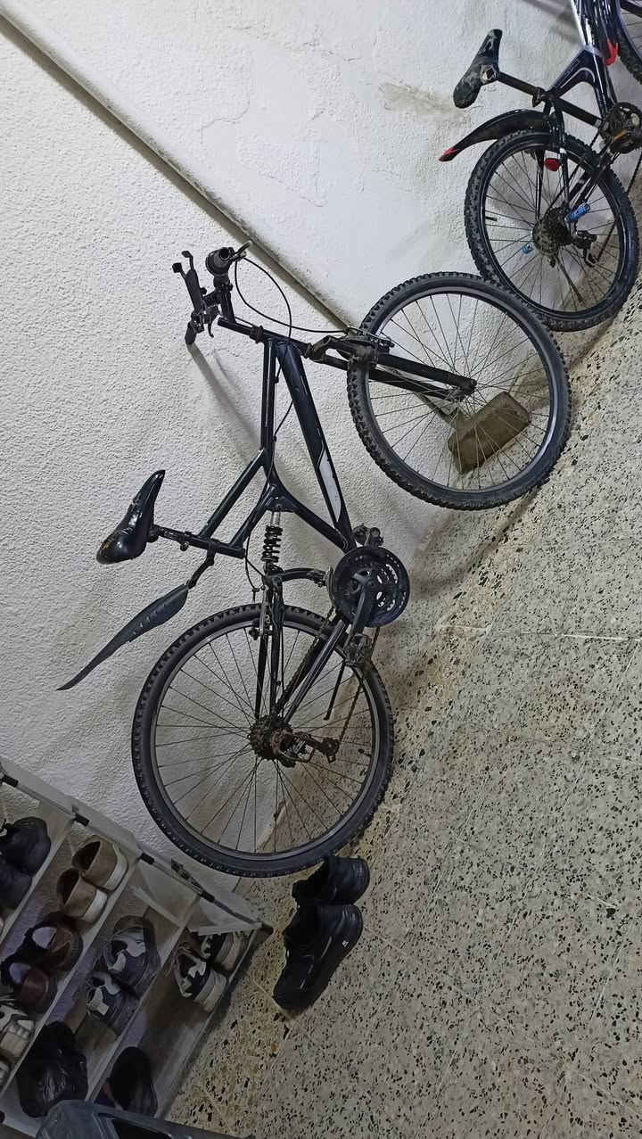 السلام وعليكم عندي بايسكل جديد    
كير  شغال.  
مكينه جديده
دبلات شغالين الاثنين 
نظافه 90./.
بس وسخ البايسكل 
مكان موصل الجانب الأيسر راسلني على موقعي Anas Ahmed


**إذا كنت صاحب هذا الإعلان وتريد حذفه لأي سبب، رجاءا أرسل رسالة إلى الدعم الفني**