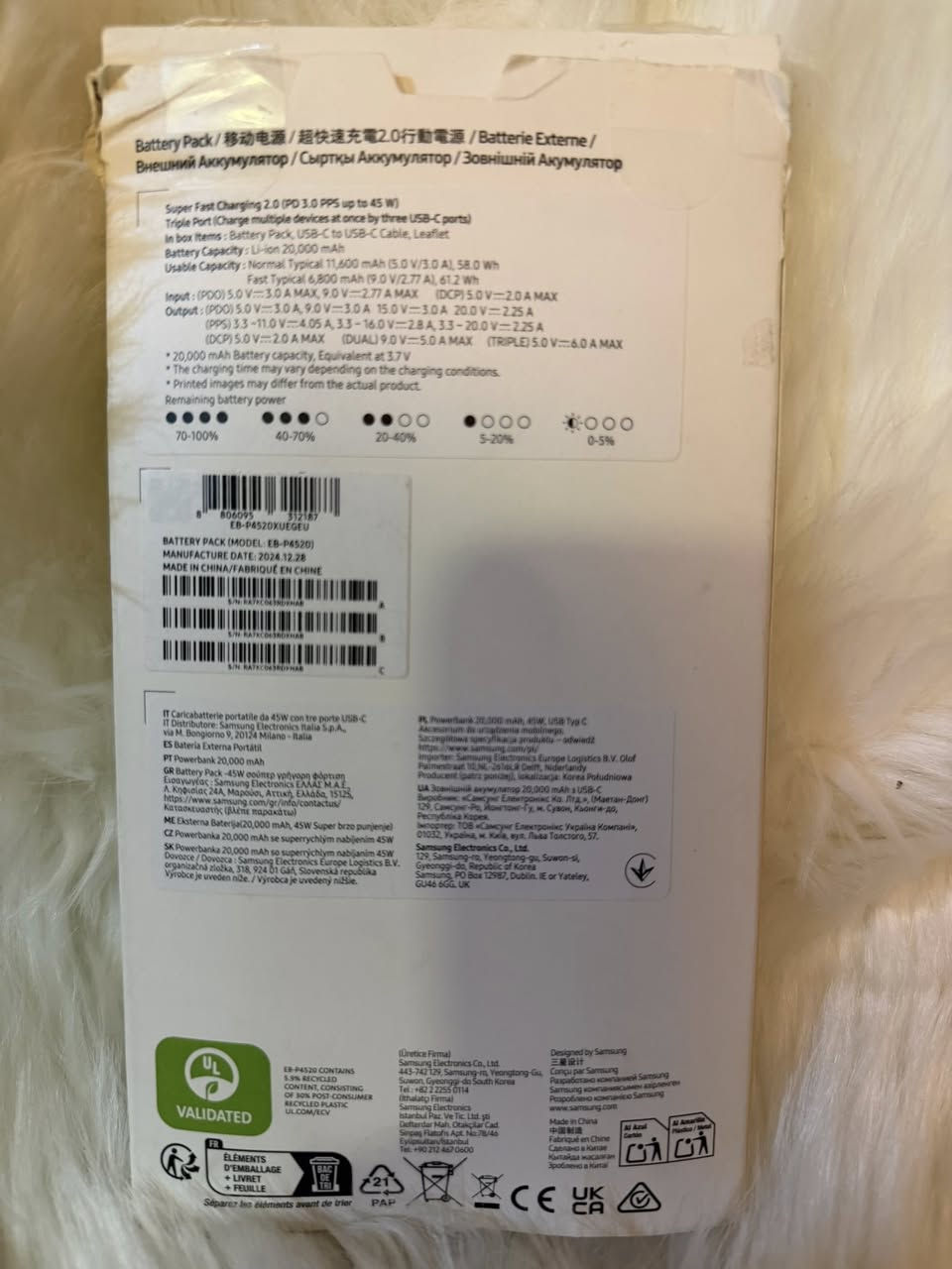 � باور بانك Samsung 20,000mAh Battery Pack – شحن فائق السرعة 45 واط

⚡ لا تخلي بطاريتك تخلص بعد اليوم!
باور بانك سامسونج الأصلي بسعة 20,000 مللي أمبير يدعم Super Fast Charging 2.0 بقدرة 45W 🚀

✨ المميزات:

🔹 يشحن الموبايل بسرعة فائقة
🔹 يشحن أجهزة متعددة بنفس الوقت (3 منافذ USB-C)
🔹 يدعم PD Power Delivery
🔹 مناسب للهواتف، التابلت، وحتى اللابتوبات الداعمة لـ 45W
🔹 مصنوع من مواد معاد تدويرها ♻️
🔹 كيبل تايب سي مرفق داخل العل


**إذا كنت صاحب هذا الإعلان وتريد حذفه لأي سبب، رجاءا أرسل رسالة إلى الدعم الفني**