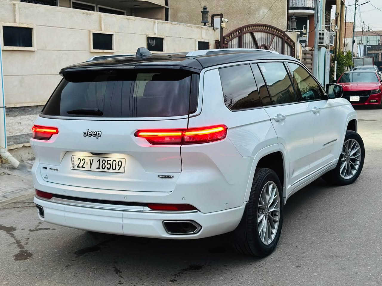 السلام عليكم
جيب كراند شيروكي سومت 2023 L ♥️
الضرر ربع الدعامية الامامية فقط الباقي مكفول 
صور الحادث مرفقة بلمنشور 

🔸🔸مواصفات 🔸🔸
أعلى فئة بلجيب فل 1/1 
تو كلر سقف اسود 
جكات 
8 كامرات محيطية وداخلية 
4 رادارات
بنوراما 
3 شاشات 
كراسي هزاز مساج 
كراسي جلد سومت 
كراسي كهرباء 4 حركات 
مري كهرباء 
كامرة حرارية دشبول 
دادشو عداد 
تدفئة + تبريد مقاعد
شاحن وايرليس
صندوق كهرباء 
ستيرن كهرباء 
شفتات رياضية مقود 
تدفئة مقود 
مستشعر وقوف خلفي 
رادار جانبي 
ويل 20 كروم 
قطتعين تبريد
3 وضعيات قيادة 
هاند بريك بصمة 
تحديد مسار 
لايتات فل زنون 
الكراسي الخلفية الكل كهرباء

السعر 41,500 $ وبيها مجال بسيط 
*********** بغداد, العراق
