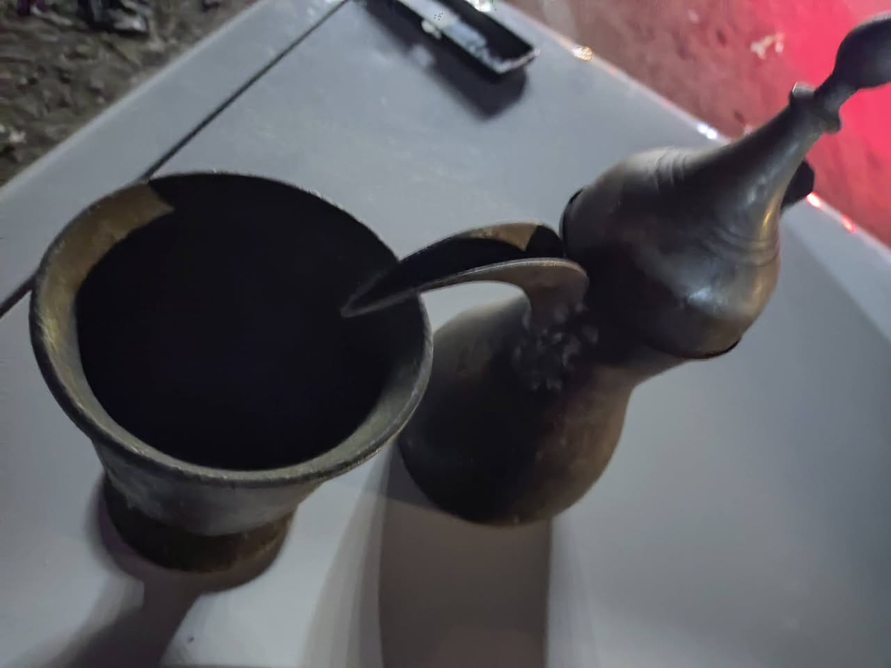 سلام عليكم هاون قديم ودله قيم بليرضي بيه الله واخذهن ***********
