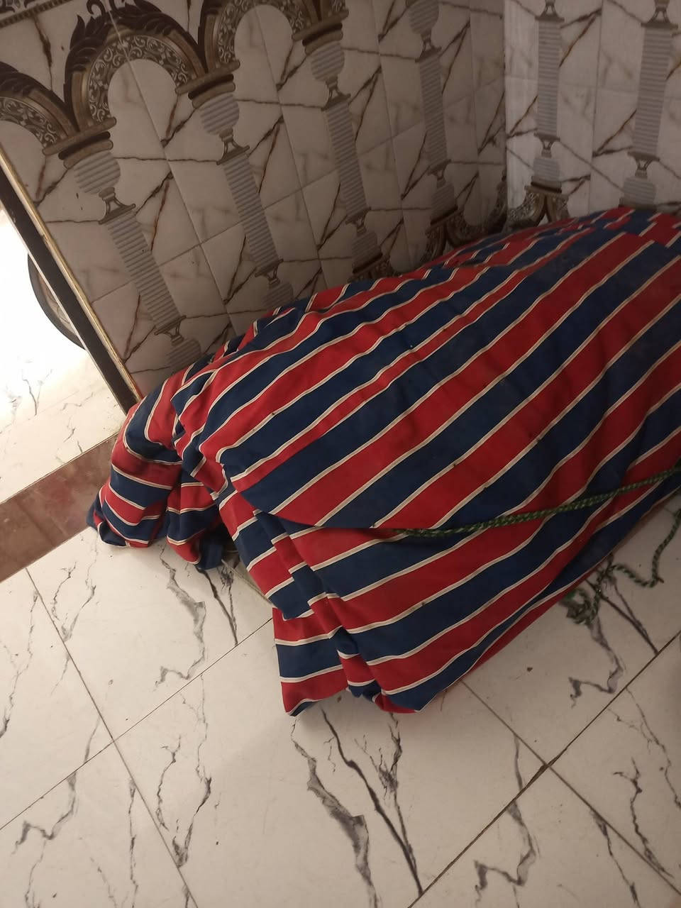 جدار للبيع ٢٢متر الاستفسار ***********
