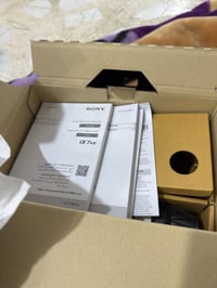 سوني A7R4 للبيع الكاميرا جديده غير مستخدمة (زيرو شتر) شرط الفحص اخذتها...