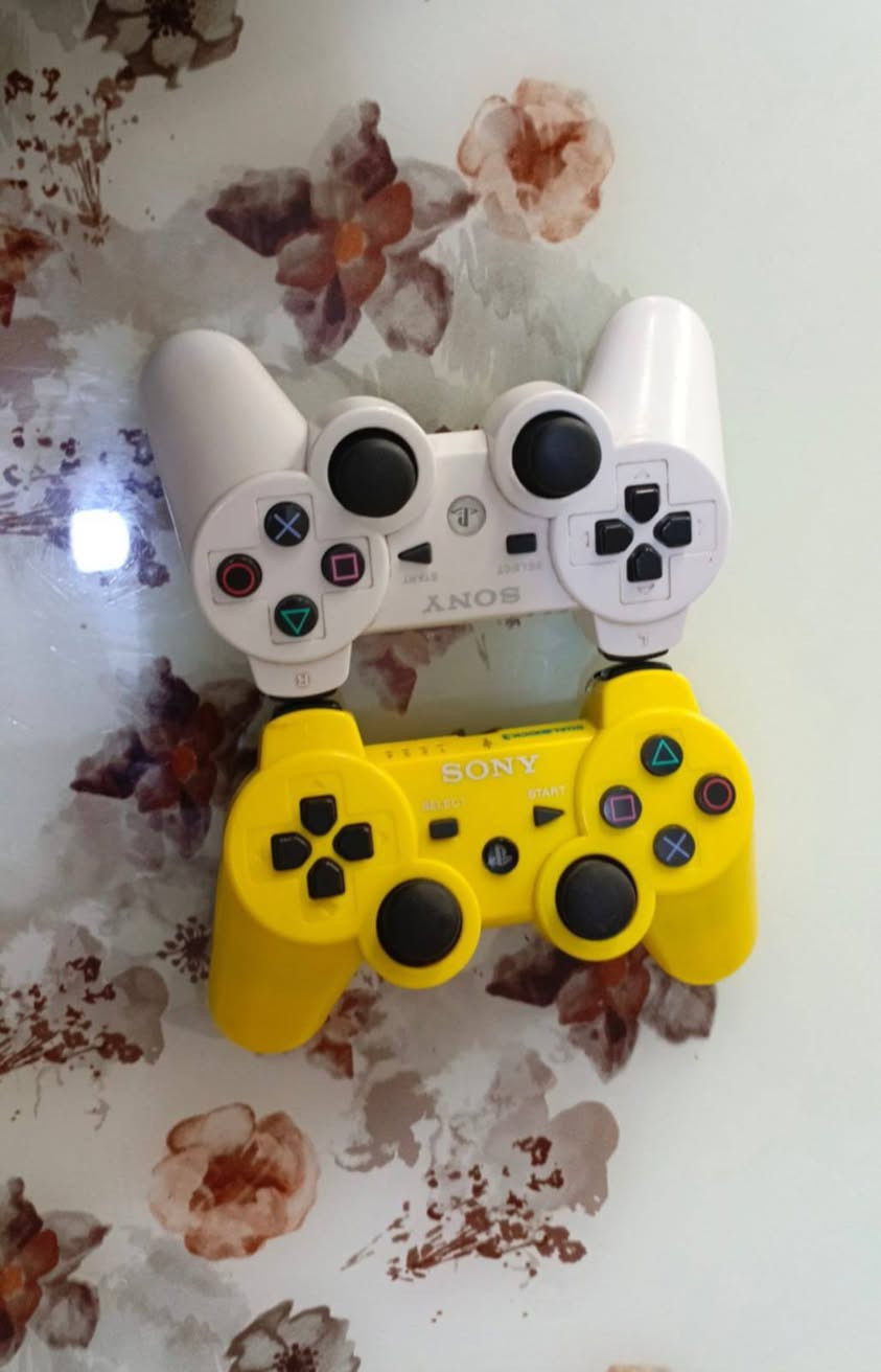 بلي 3 سلم
كامل ملحقات 

2 جوستك + هارد 40 لعب 

يحق الفحص 

للحجز والستفسار : ***********
