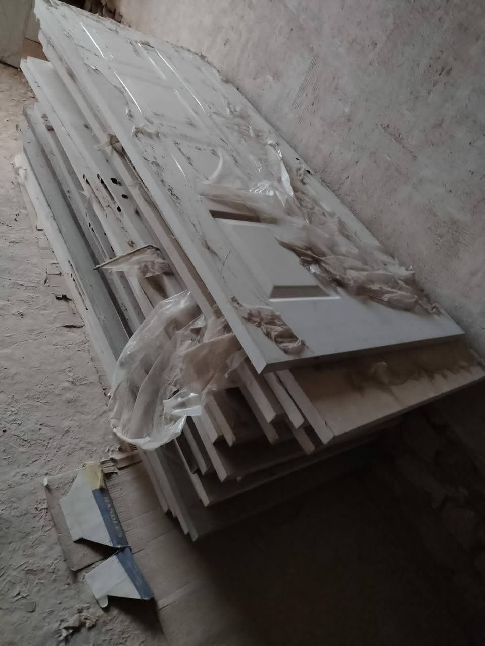 سلام عليكم يوجد عندي بوب خشب للبيع انضاف مثل ما بل صوره عندي 17 باب سعر الباب 40 او بي مجال بصيط اليريد يشتري يتصل عل رقم *********** او يطب خاص كل الهله بيكم
