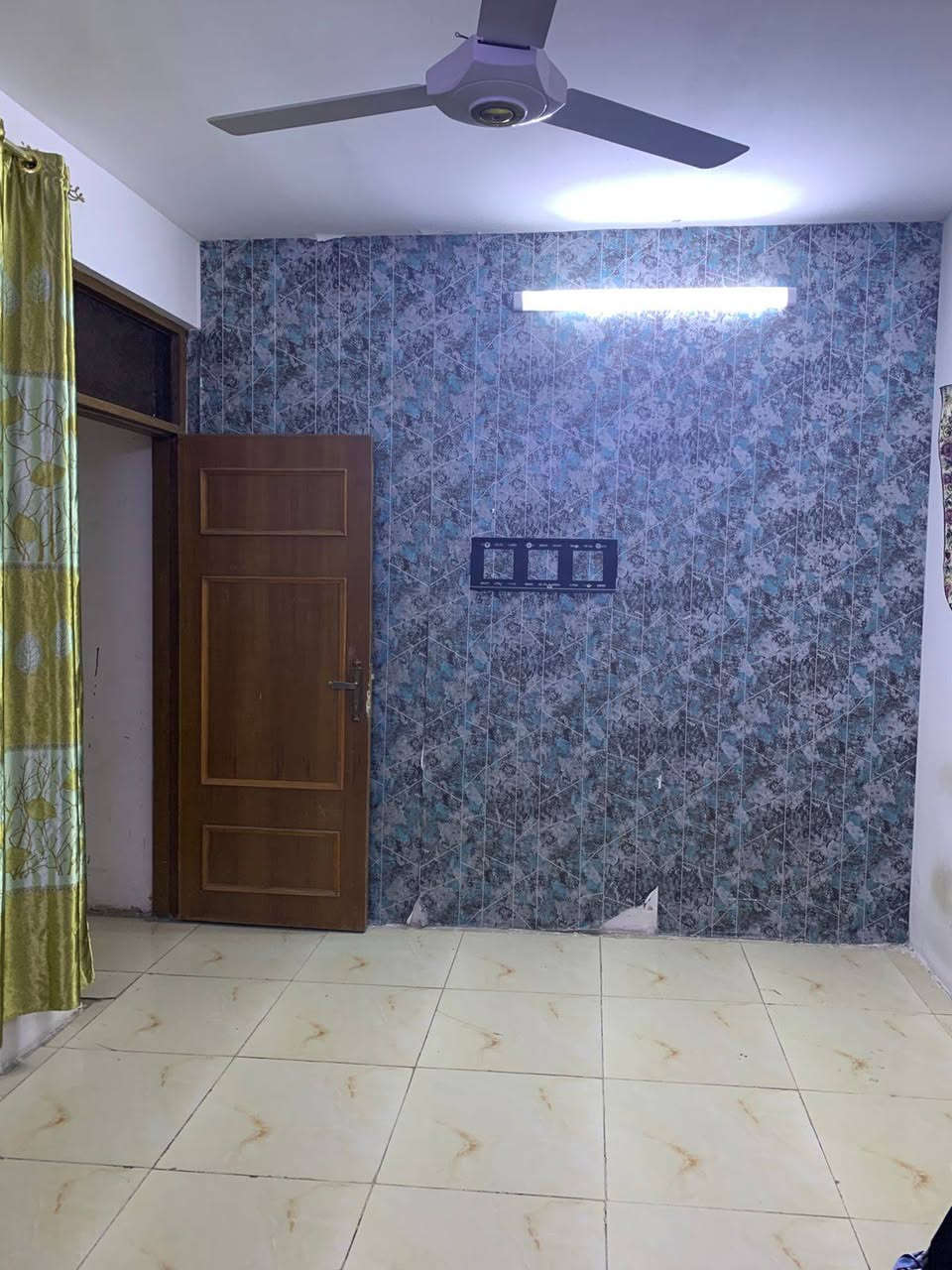 السلام عليكم بيت طافو صرف المساحه ٩٠ واجهة ٦ونص 
شارع عدن الموقع الذهبي قريب سوك الصبح وسوك شلال 
للتواصل ***********
