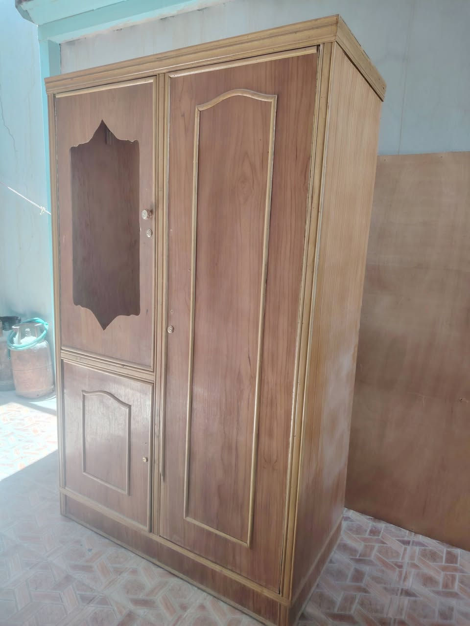 كنتور بابين نضافته مثل مواضح بصوره بيه ضرر بسيط موضح في الصور سعره ١٠٠ وبي مجال بيسط مكاني كوفه شارع المعمل شراي يتصل ***********
