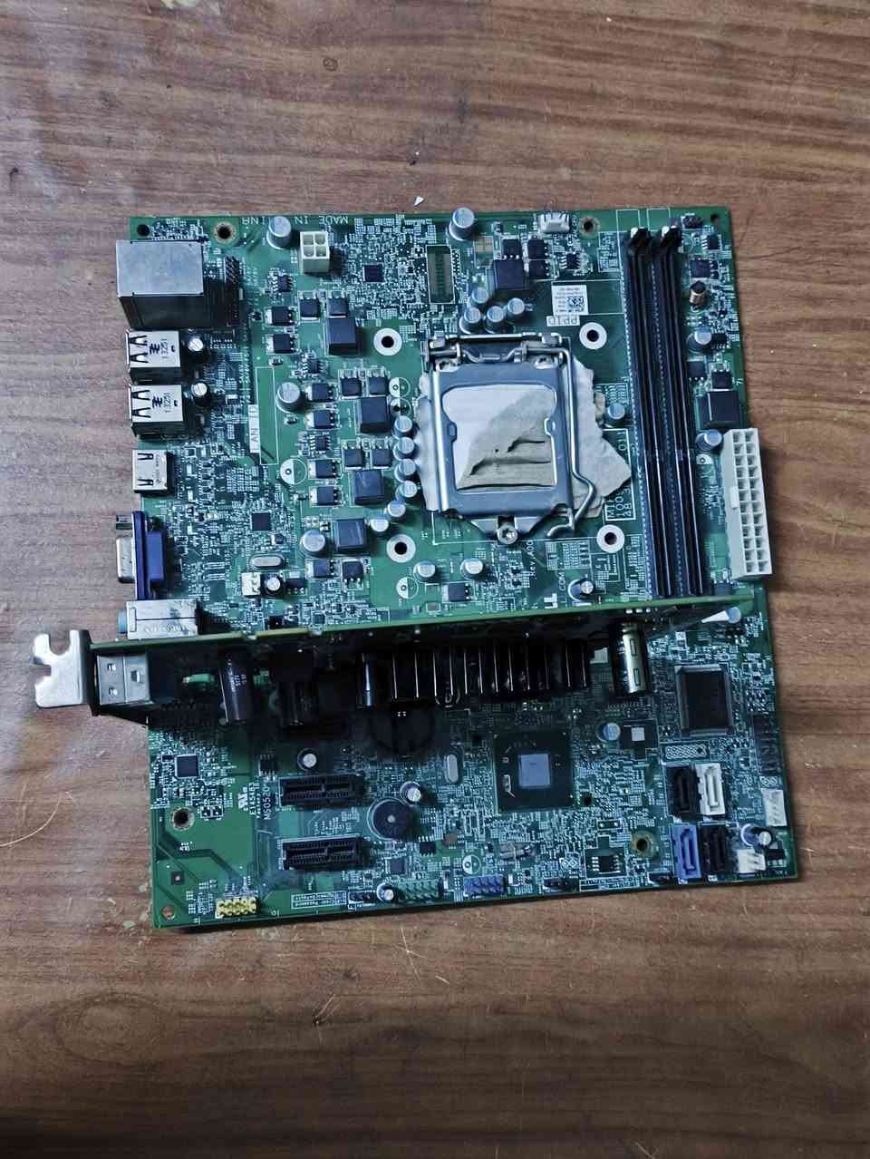 السلام عليكم بورد + كرت شاشة بورد جيل 2,3 انتل نوع ديل تاخذ ddr3 شرط الشغل الكرت فحم ماعرف اي شي عنة يوجد توصيل لكافة المحافضات للأستفسار اكثر ***********
