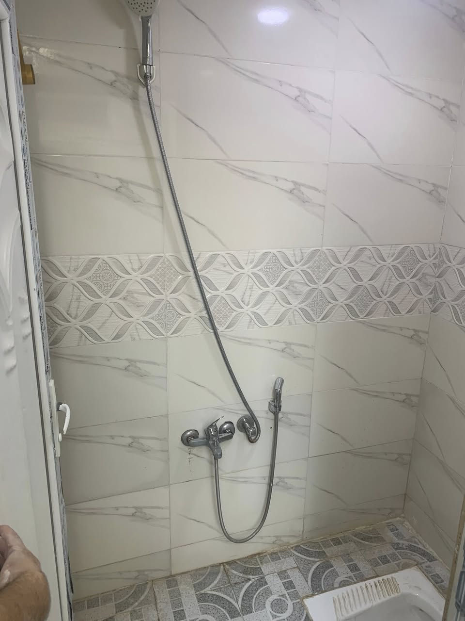 يعلن مـكـتـب دار الايـمـان 

عن توفير بيت الايجار  طابقين فول🏠
متكون من اسقبال ومطبخ وصاله وصحيات وغرفه ومنور وحمام
الطابق الثاني متكون من صاله وغرفه عدد 2 وحمام وسطح 

مساحه البيت 125🏠
الموقع حي الأمين منطقه 24📍
الــسـعـر400قفل💵

االاستفسار ***********/***********📞

عنوان المكتب فلوجه شارع 60قرب نادي الصمود 📍
