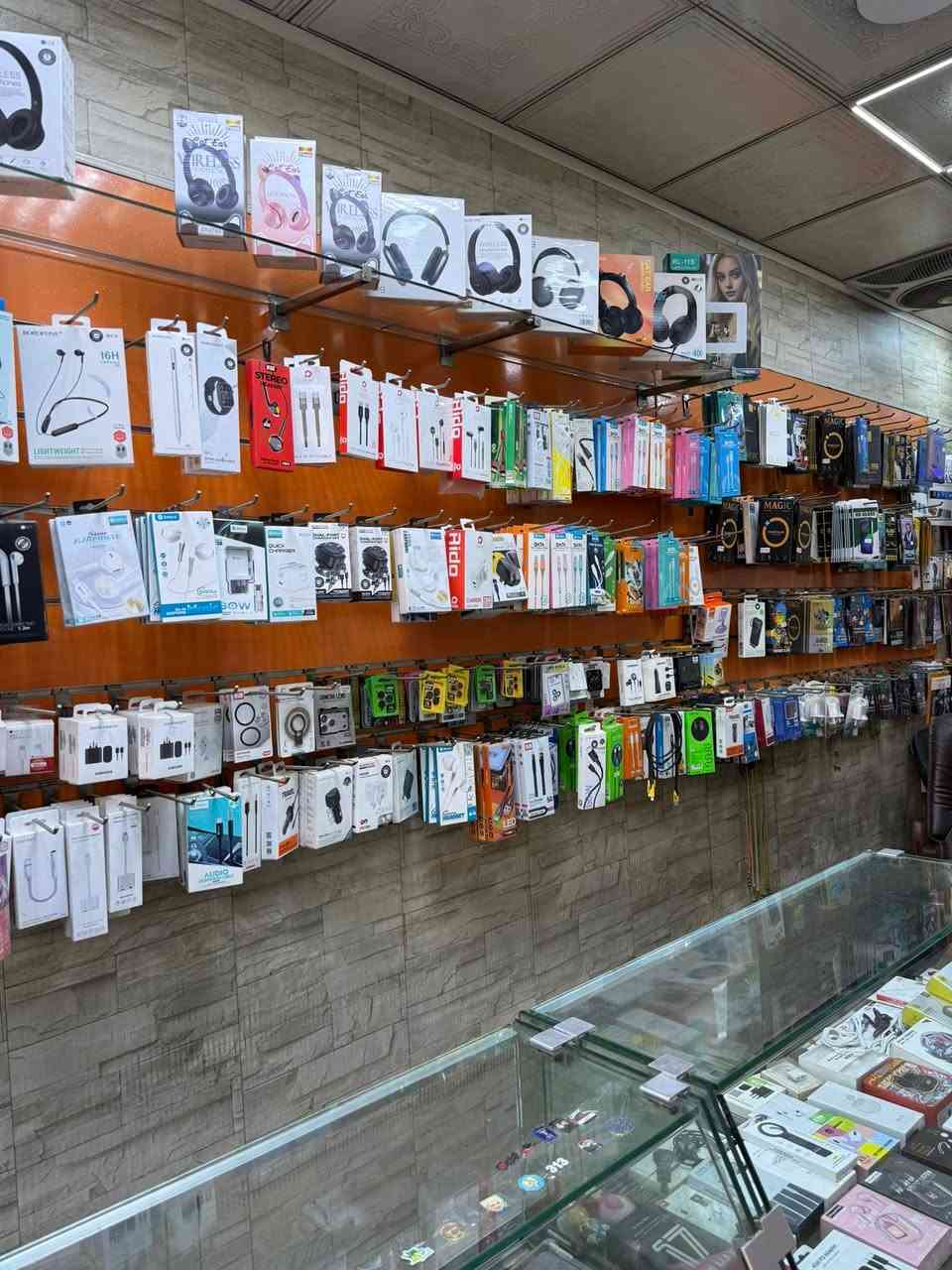 محل موبايل معروض للايجار عنوانة بغداد الحبيبية التواصل ***********
