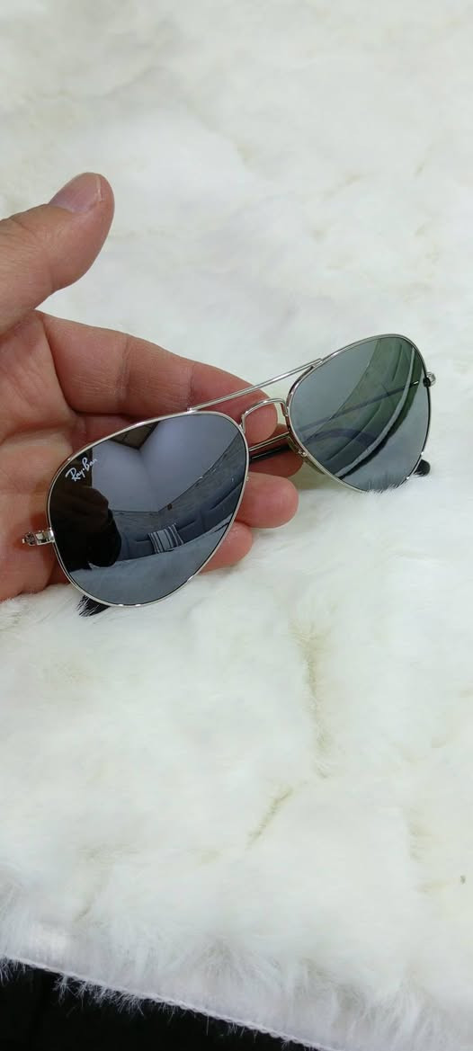 نظارة ماركة راي بان ايطالي ارجنال
موديل: طيارين

قياس:55 صغير لوجه الناعم

عدسات حجر سميك

فلتر:  UV400 لحماية العين من أشعة فوق البنفسجية 

قطعة نضيفة جداجدا 

للاستفسار: واتس اب ***********
