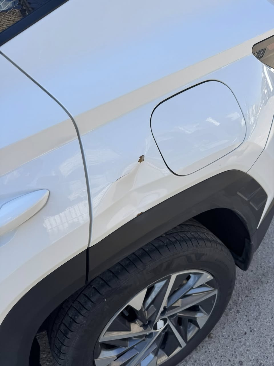 توسان 24 // ماشي// 18000 /// سعر 23$ وبي مجال  رقم هاتف ***********
