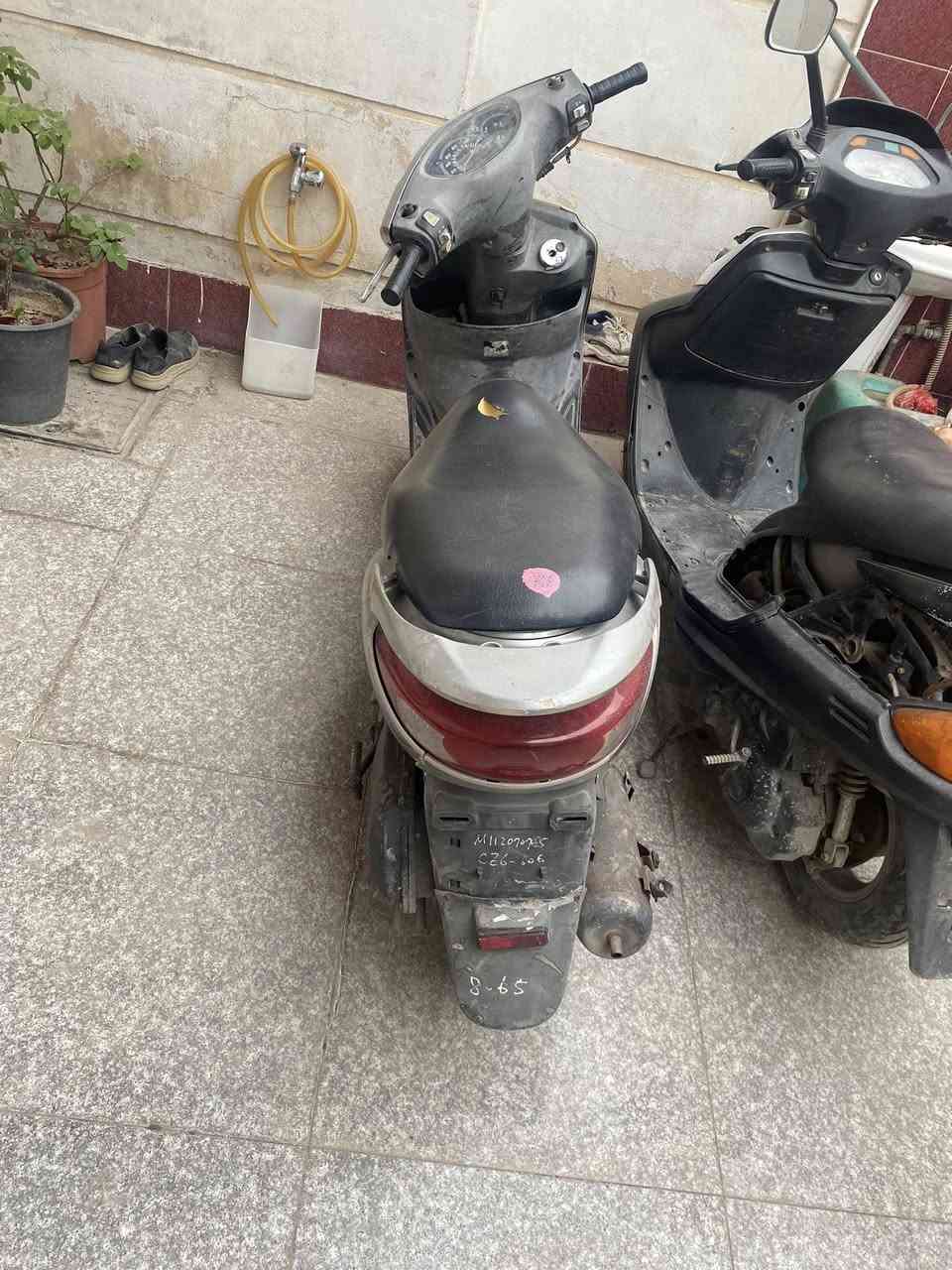 السلام عليكم دراجه بريز للبيع لايت ناصي دراجه مكفوله ع وضعية الرمبه مامفتوح ولابرغي جيب وياك مصلح وكلبهه بس كفراتهه شويه مشخطه من شتريتهه هيج اني منزلهه من الرمبه ع ايدي رايدهه ٧٠٠ وبيهه مجال ***********
