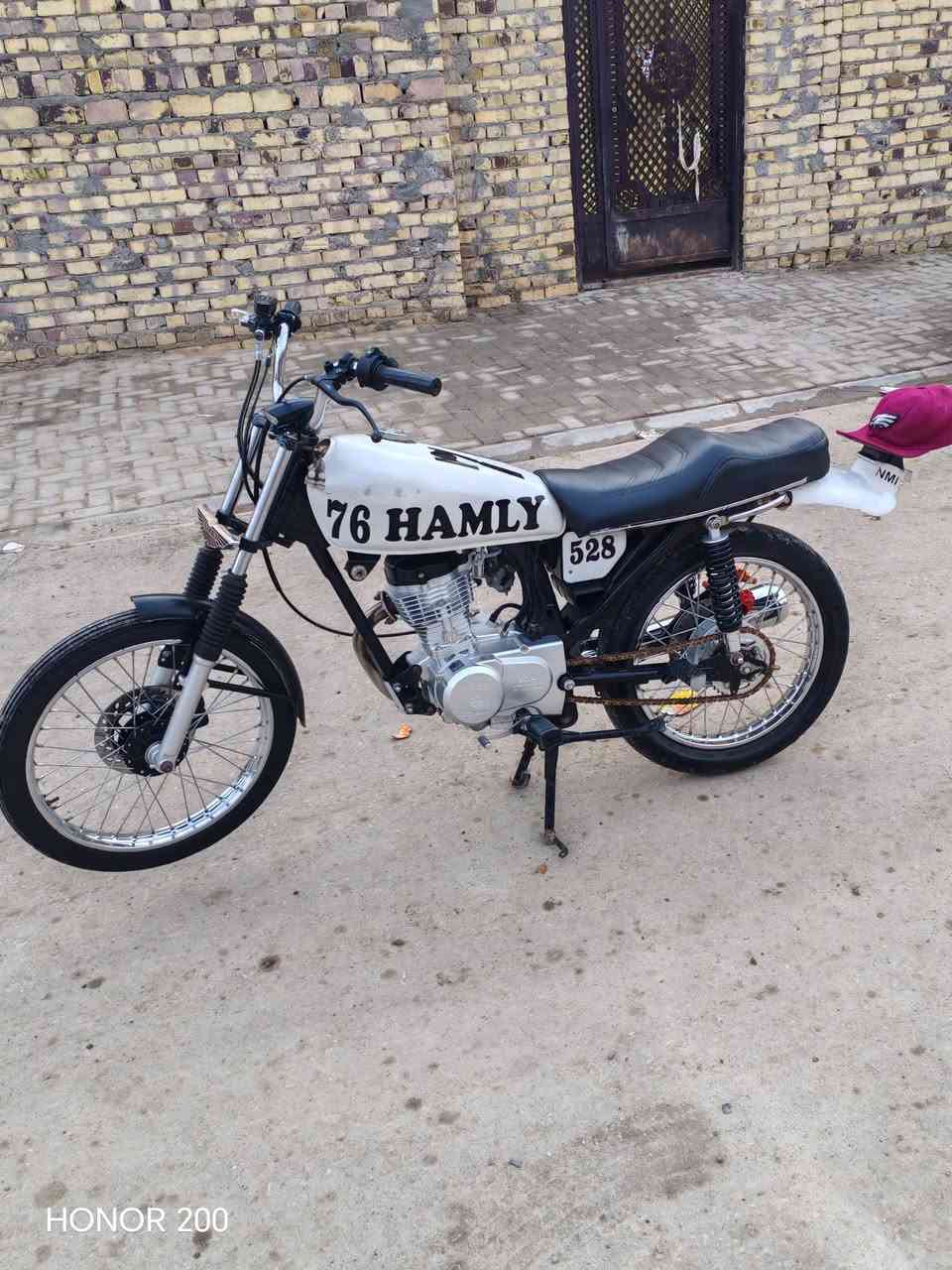 سلام عليكم شباب دراجه للبيع اوراق صولي تعمير 26وشاصي 200رقمي *********** موجود عل خاض
؟
