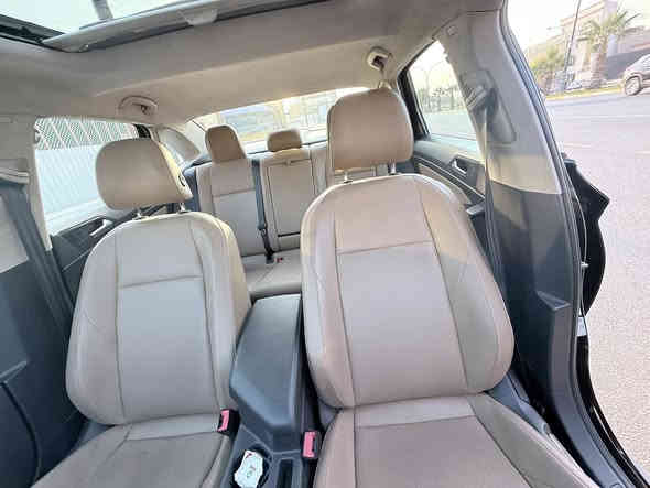 جيتا 2019 فئة S بس فول مواصفات  داخل عسلي  ماشي 49 مايل  بي قطعتين صبغ جاملغ و بونيد ارباكات سليمه بس الپرده بي شخط بالباب السايق گير و محرك بالشرط سعرها 148 ورقه 
***********
