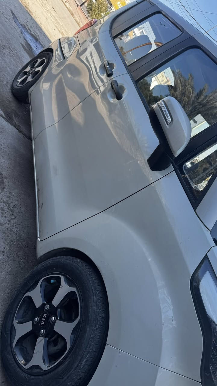 كيا راي موديل 2016 بصمة فول مواصفات رقم بغداد انكليزي كير ومحرك وتدفئة وتبريد  حداديه مكفول مري شفط تحكمات كامله تاير 15 سيارة عاليه 
السعر 80 وبيهة مجال
مكاني بغداد حي جهاد ***********
