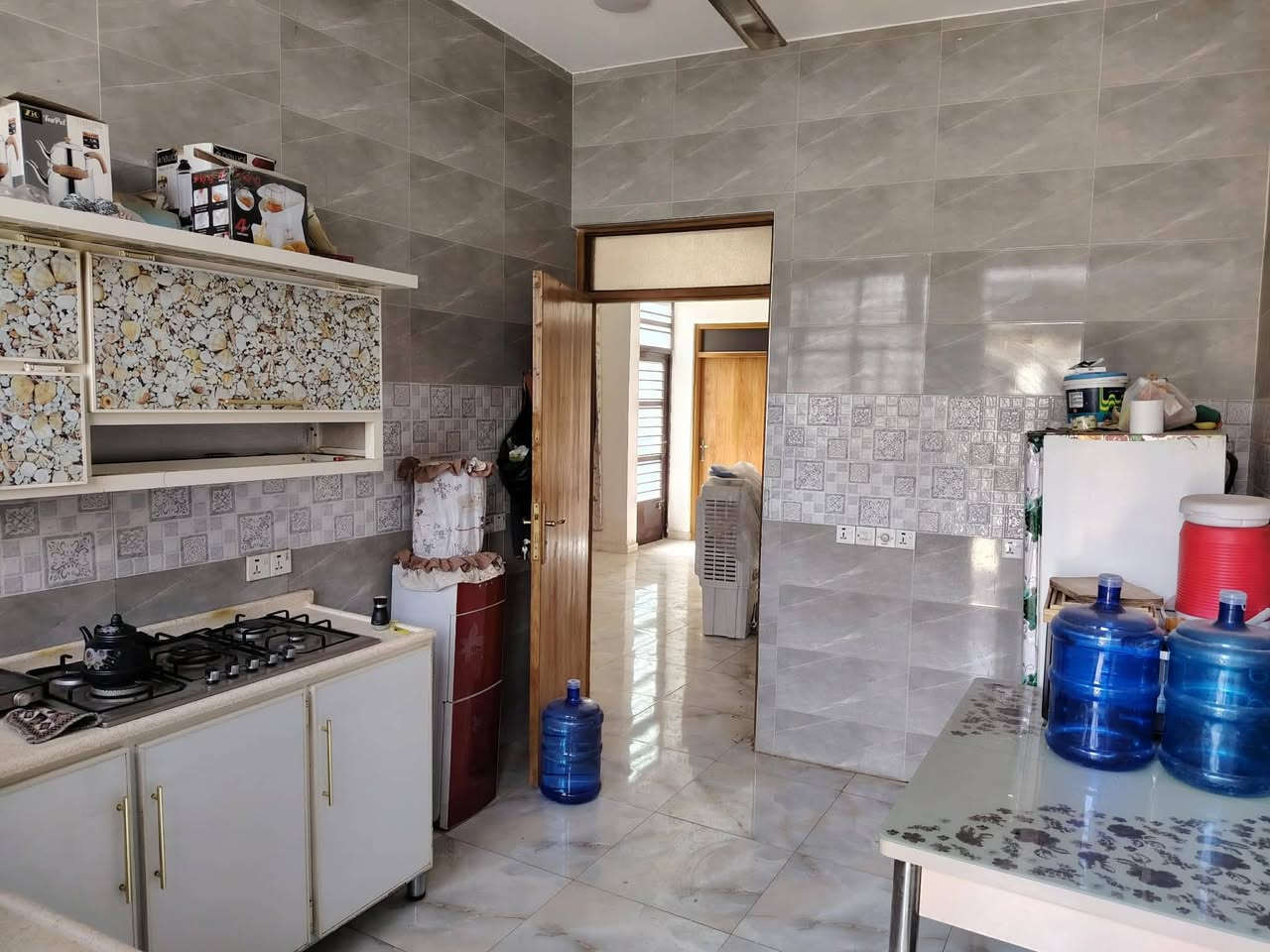 يالله توكلنا على الله بسعر معقول دار للبيع حواس حي ام البنين يحتوي على غرفتين نوم 5 × 4 استقبال 6 × 4 صاله 7 × 5 تروك اثنين تواليت حمام خارجي تواليت غربي وحمام داخلي فول سيراميك بوب خشب صاج درجه اولى بوب حديد وشبابيك درجه اولى مطبخ 3 *4 بيتونه 7*4 اساس صب كونكريت كهربائيات درجه اولى مع سبلت جداري كاونتر درجه اولى خزان وماطور وسخان و مغاسل عدد 2
البيت موقع حلو
الاستفسار الاتصال
***********
***********
