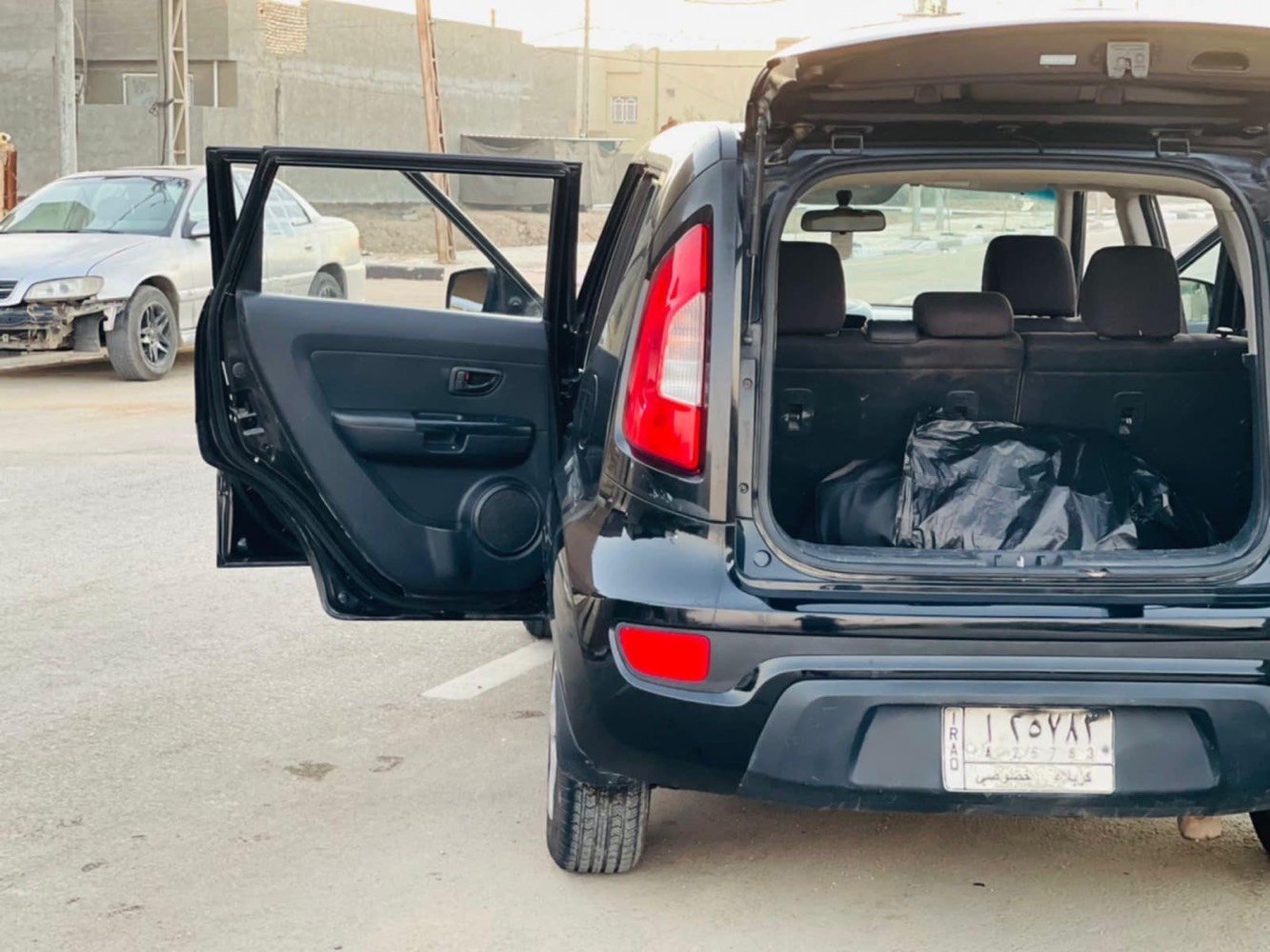 السلام عليكم
سياره صول موديل 2012 
مكينه GDI
لون اسود 
استعمال نسائي
كير مكينه تبريد شاصي مكفولات 
تخم تاير جديد 
تبريد شغال
ماشيه 141 
ارقام جديد مو نفس الي بصور  
للمعلومات او ستفسار شراي 
*********** واتساب
السعر 90 وبيها مجال

