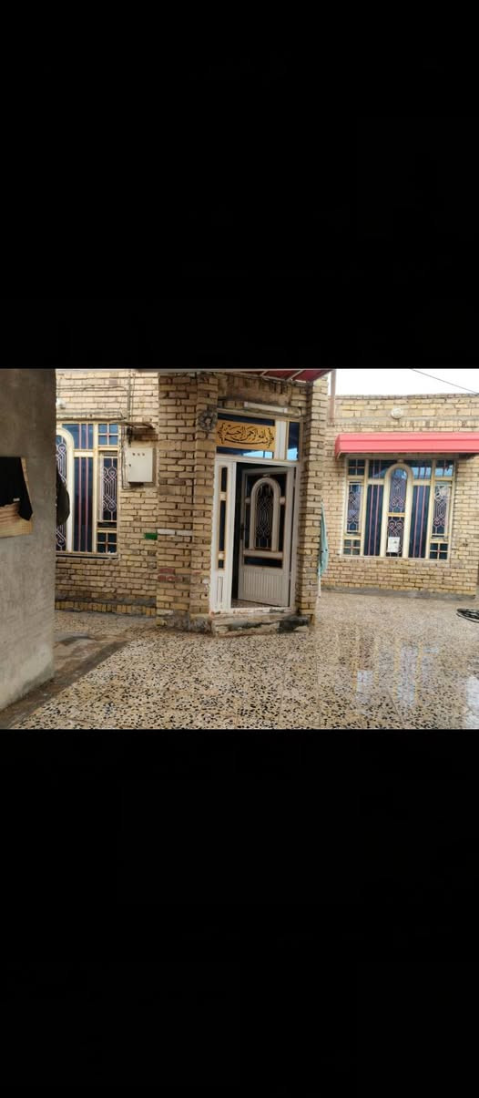 السلام عليكم بيت للبيع المجر الكبير حي الروضة المساحة اكثر من 200وبيه محل مقابيل المدارس الصينيه للاستفسار اتصل على هذا الرقم ***********
