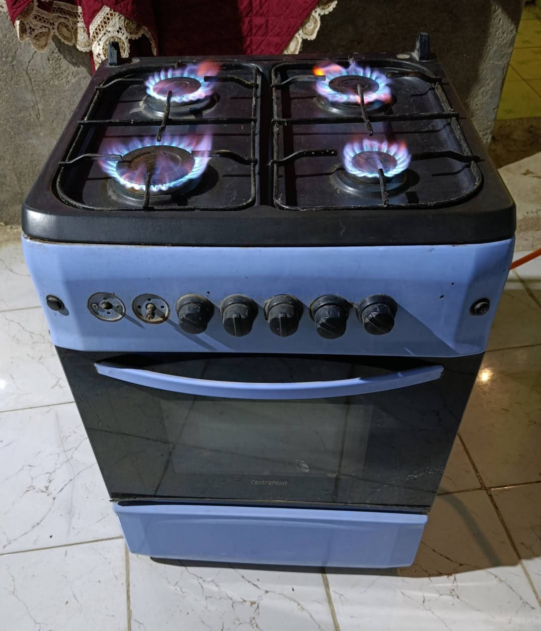 طباخ اربع عيون للبيع نظيف كلش وشرط الشغل عيون وفرن للتواصل ***********
