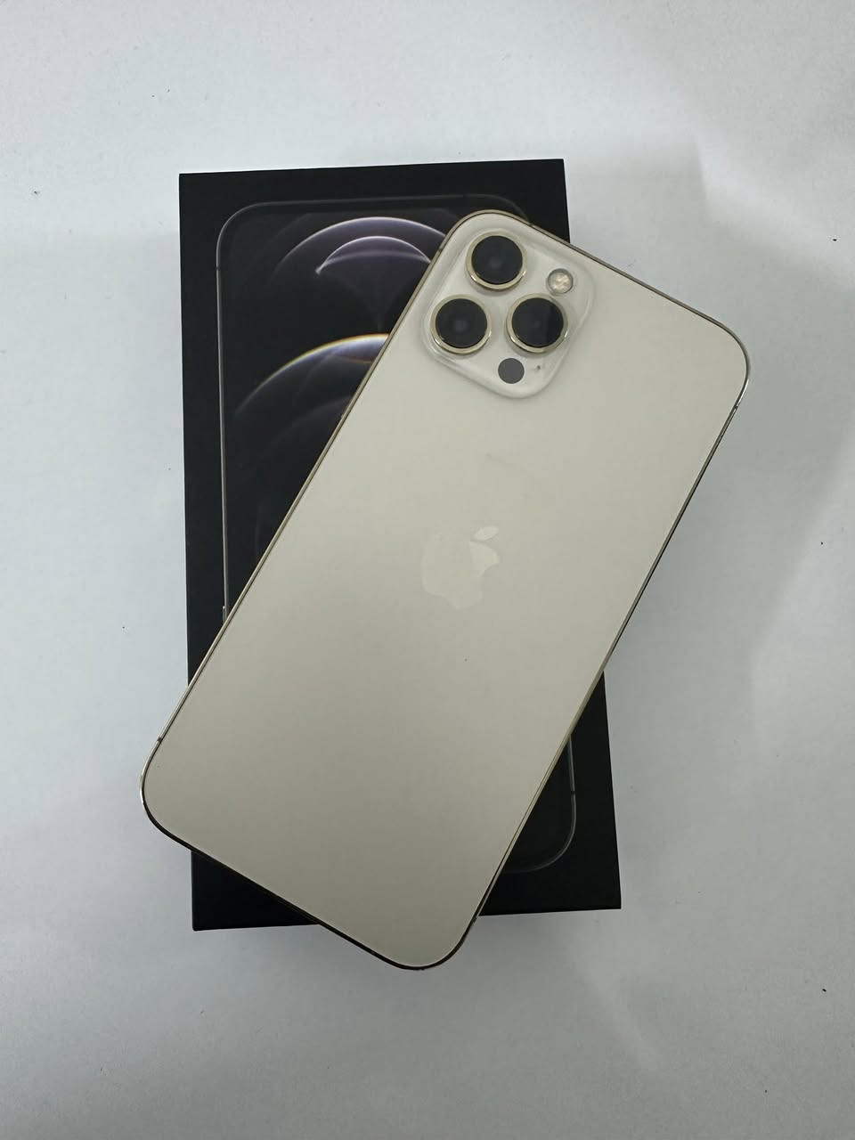 للبيع ايفون 12 برو ماكس ذاكره 128 الامريكي جديد شخط مابي كلشي بي شغال نظيف جدا مكاني بغداد الكرخ حي الجهاد تواصل ع الخط (***********) سعر 500 الف
