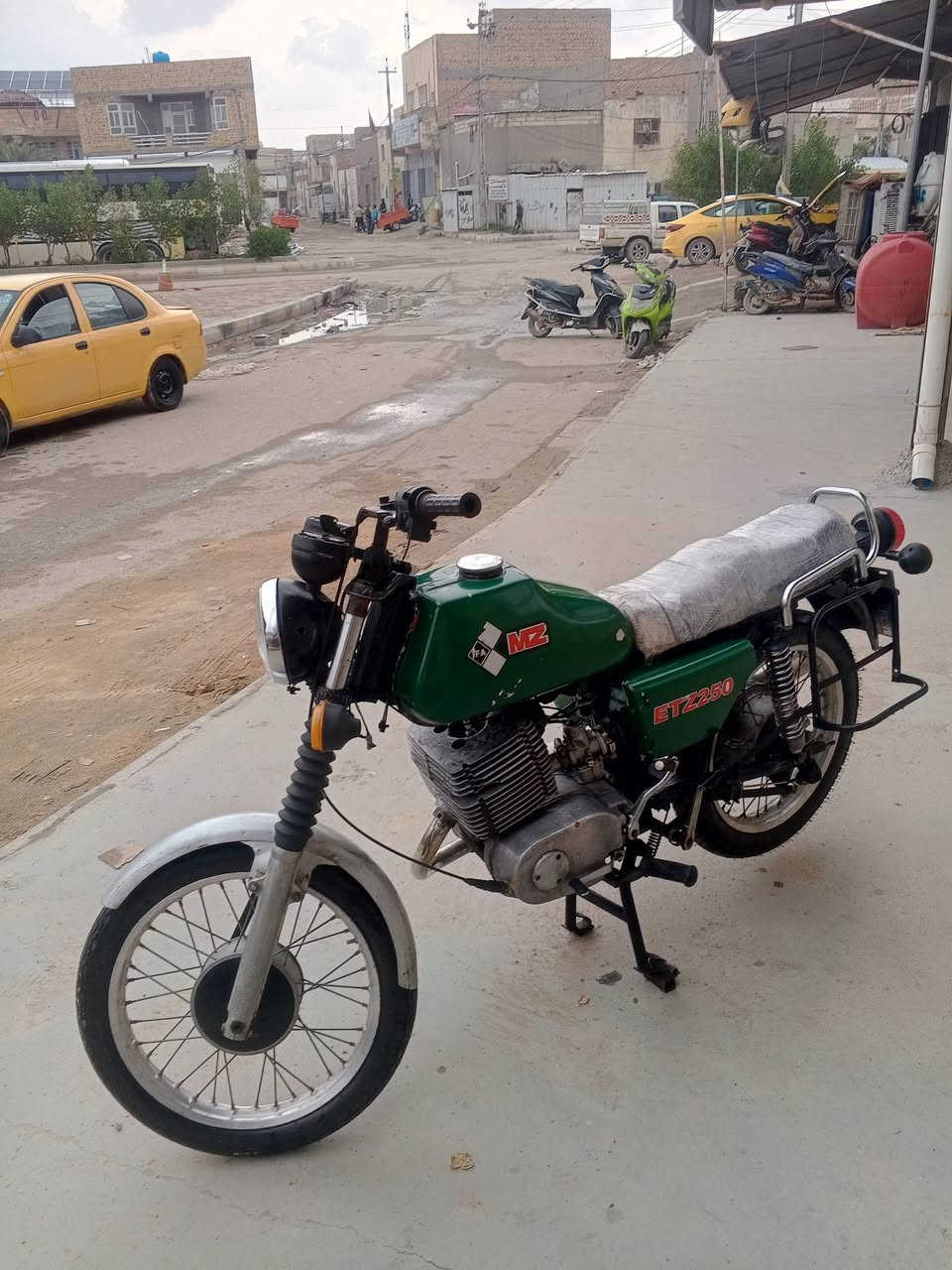 السلام عليكم ماطور 82بدون بدون لحيم بلخشم وجوه لكشن  سايس 4مكينته ناعم بس بيه3يفلت كهربائياته شغاله وياله عسكري سعره ب700وبيه مجال قليل مكاني ديوانيه فلكه حي العصري ***********
