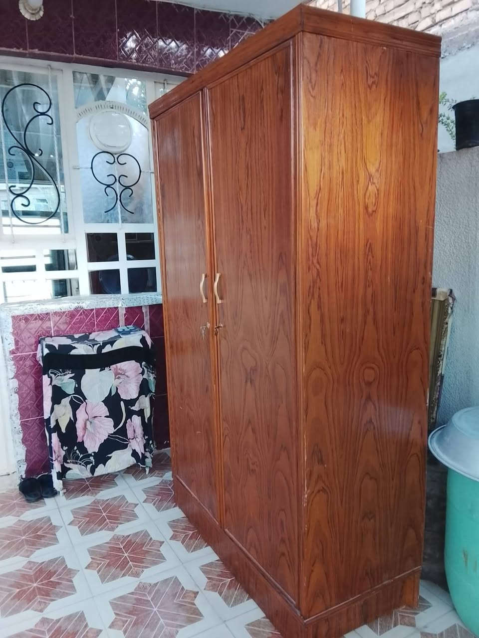 السلام عليكم غراض للبيع كنتور نضيف نضافته 85 ب115 مجمده نضيفه مثل ماووضح بالصور تجمد خير من الله ب150 ميز طعام ب15 والخشبه ب10 للاستفسار ***********
