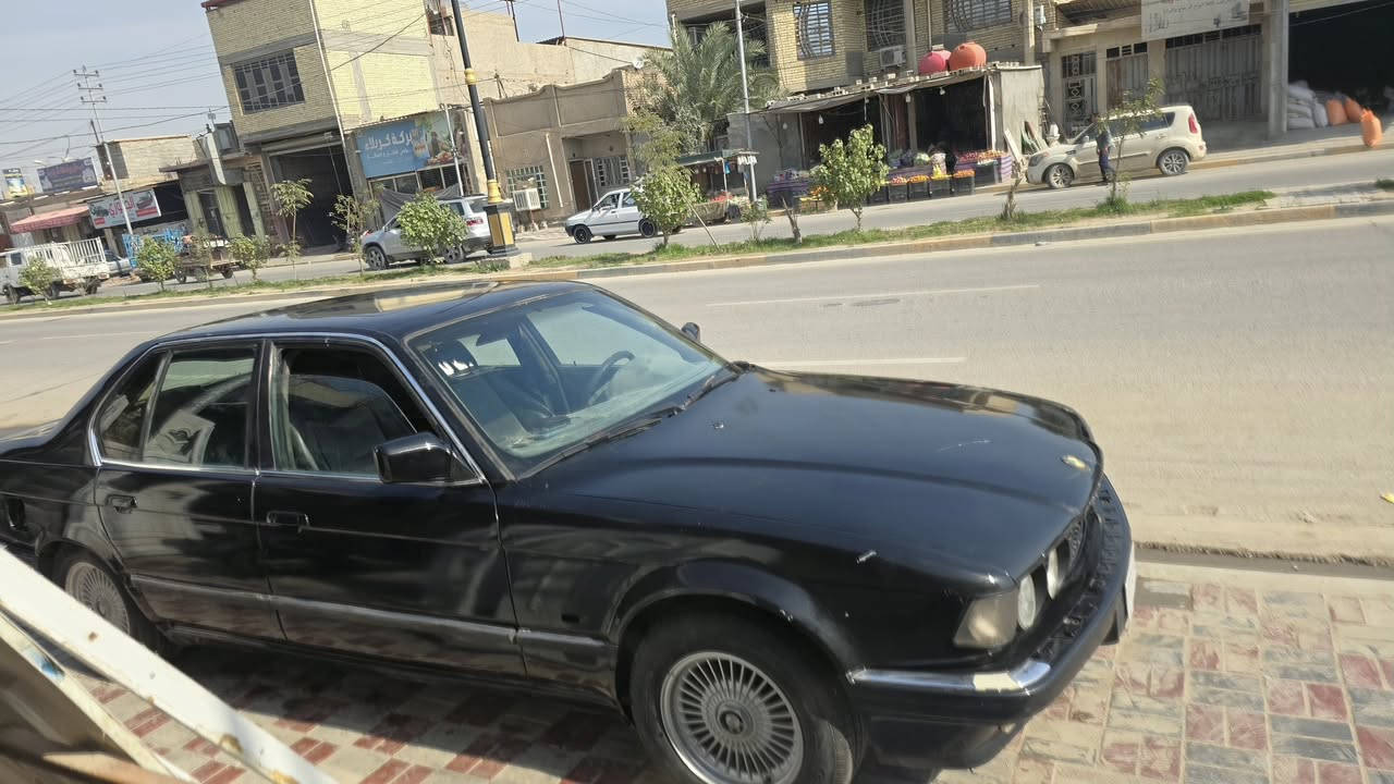 السلام عليكم شونهم العزاز بيئم 750 رقم بغداد السياره صبغته وعفته يعني تاركه ومالي خلك اشغله مكينه حلوه خير من الله كير كذالك السياره ابيعك هيج يعني جيب صطحه وياك وتعال كهربائيات كله شغاله والله السياره حلوه ويل شعاع وتخم تاير بي ما ماشي بي كيلو سعر 35  وبيه مجال ***********
