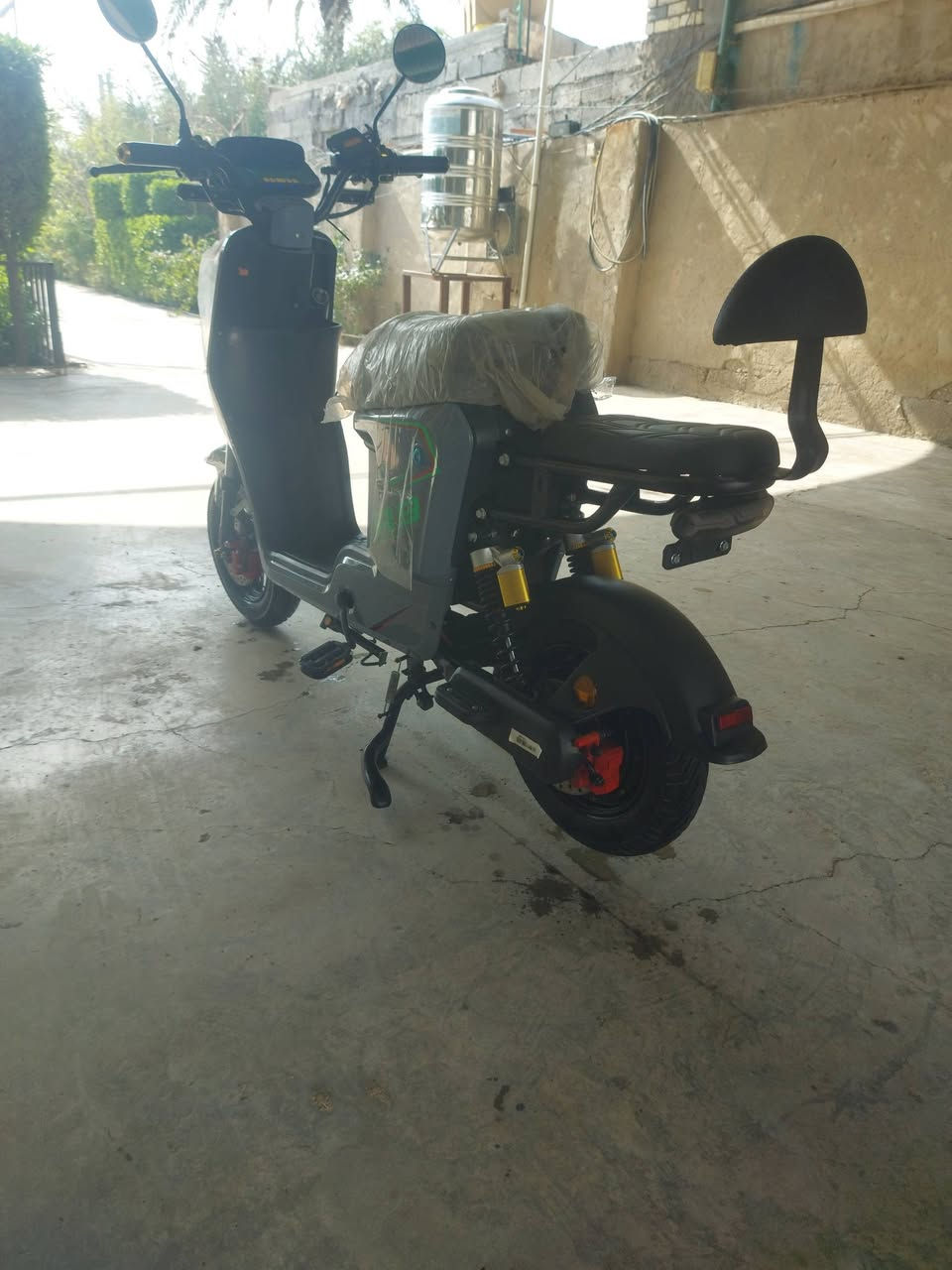 سلام عليكم دراجه شحن R9 موديل 2026 دراجه جديده بمعنى الكلمه فول مواصفات بصمتين تشغيل عن بعد بك رجوع لخلف فول معروف مواصفات R9 السعر 525 وبيها مجال حك الجيه بغداد المعامل حي النصر ***********
