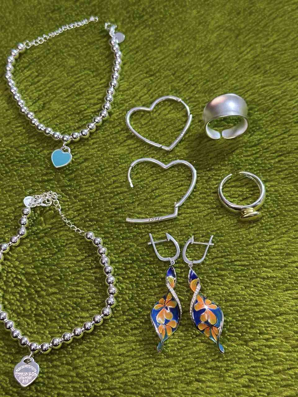 سوارات/ جارمزات / تراجي / محابس 

السوار قطعه  8
الجارمز القطعه  5 
التراجي قطعه  10 
المحبس قطعه  8

توصيل موجود


**إذا كنت صاحب هذا الإعلان وتريد حذفه لأي سبب، رجاءا أرسل رسالة إلى الدعم الفني**