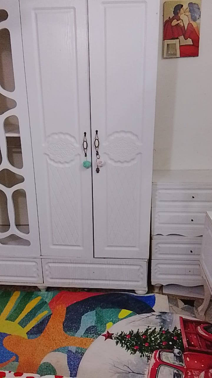 غرفه اخشاب للبيع بها اضرار خفيفه مكان بغداد كماليه سعر 350 وفيها مجال ما متواجد على الفيس فقط على رقم الهاتف***********
